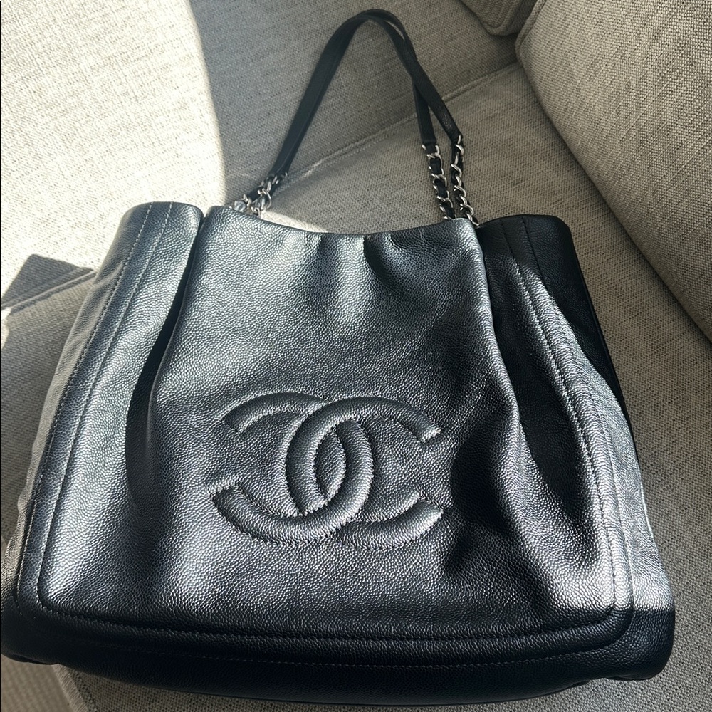 Chanel Black Leather Shoulder Bag